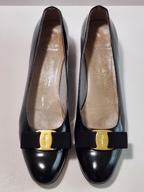 Vintage Salvatore Ferragamo Vara Black Patent Leather Flats Women's Size 8.5
